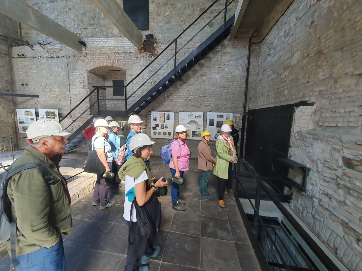 Exkursionsgruppe bei der Besichtigungstour Wasserstollen Anna
